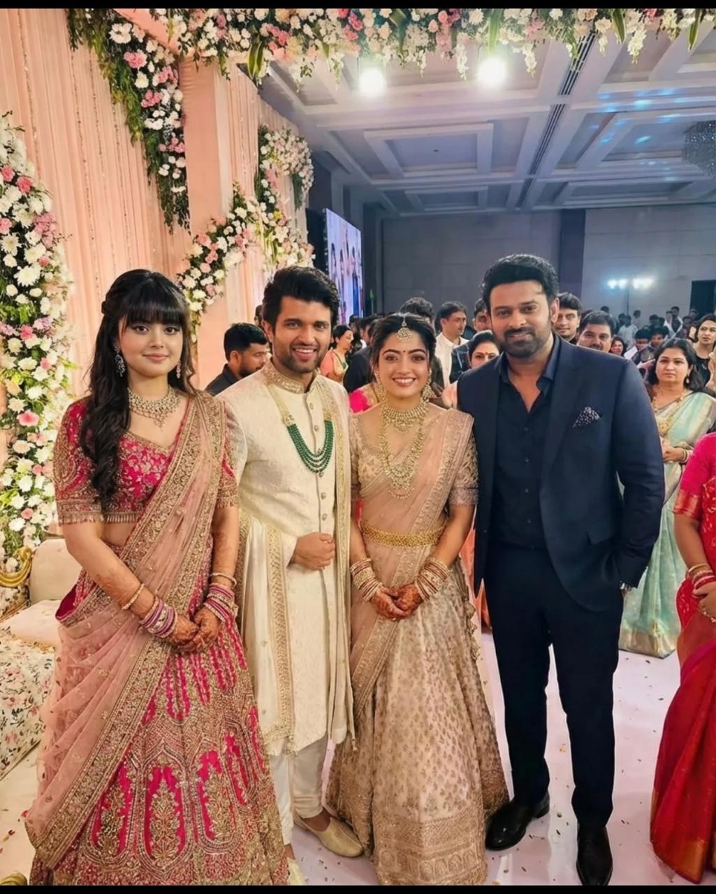 Rashmika Mandanna Vijay Deverakonda Wedding 2026 में उदयपुर में सेरेमनी के दौरान कपल और मेहमान
