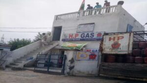 ग्रेटर नोएडा में गैस डिलीवरी से इनकार का मामला: बीमार मां के लिए सिलेंडर नहीं मिला, उपभोक्ता परेशान