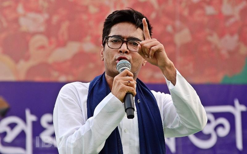 अभिषेक बनर्जी पर हमला के बाद सोनारपुर में विरोध प्रदर्शन के दौरान टीएमसी सांसद